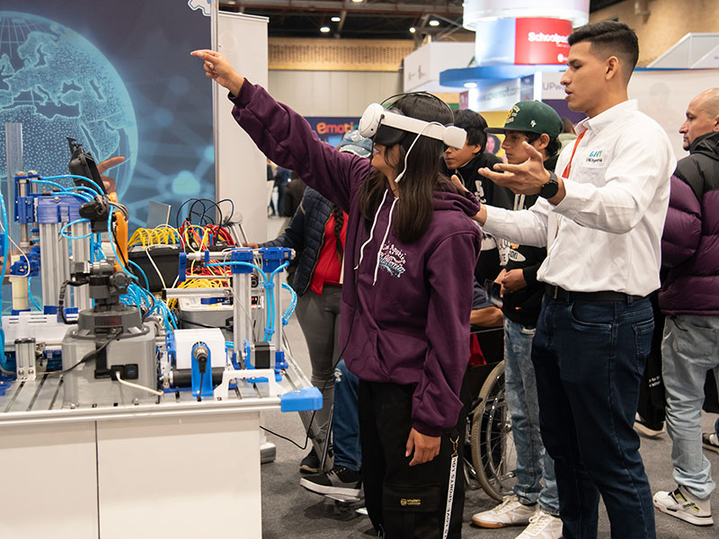 Acompaña noticias de Edutechnia