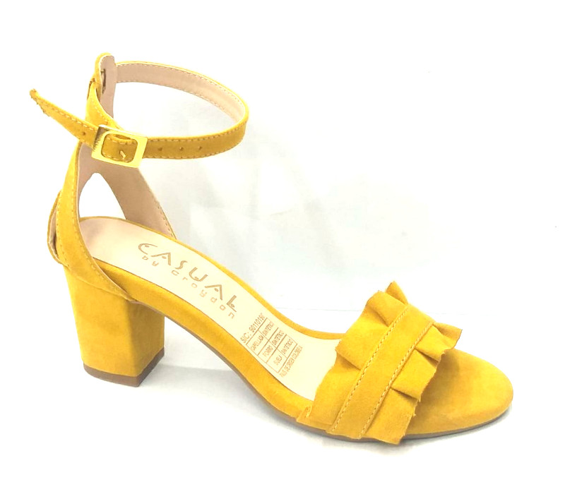 Tacones mostaza 2025